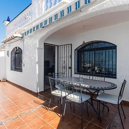 Villa Via Real 78 *